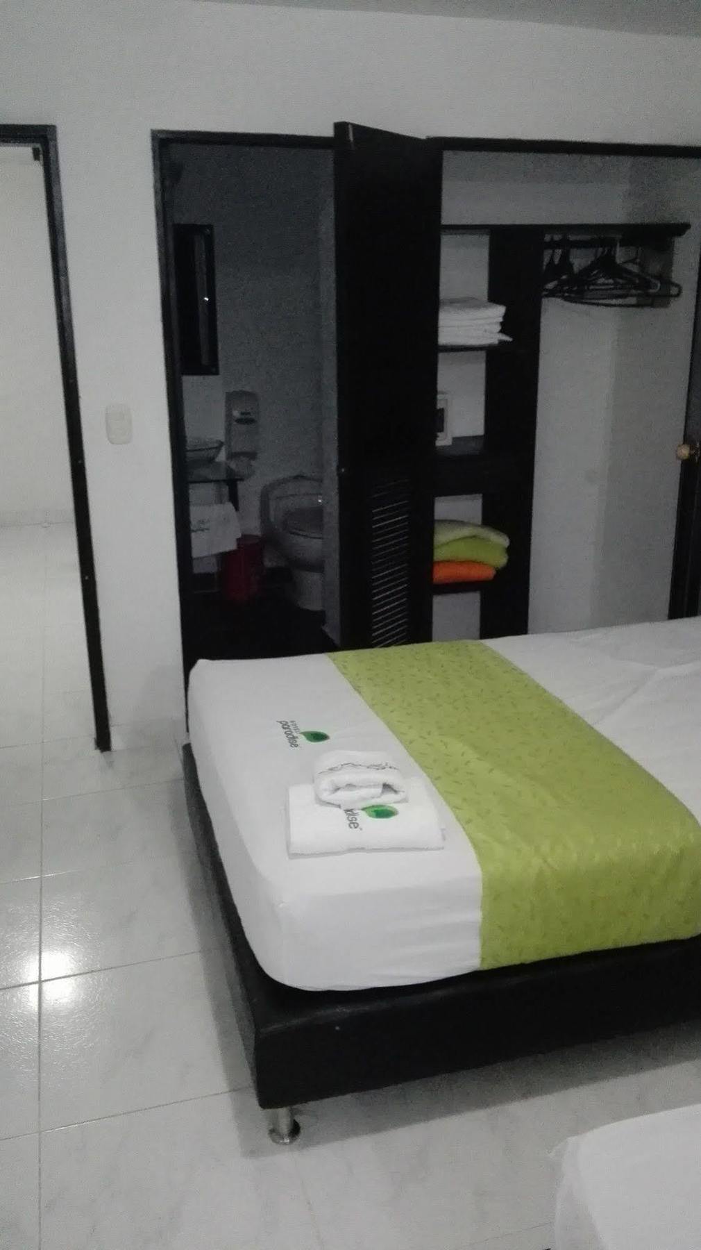 Hotel Paradise Lleras Μεντεγίν Εξωτερικό φωτογραφία